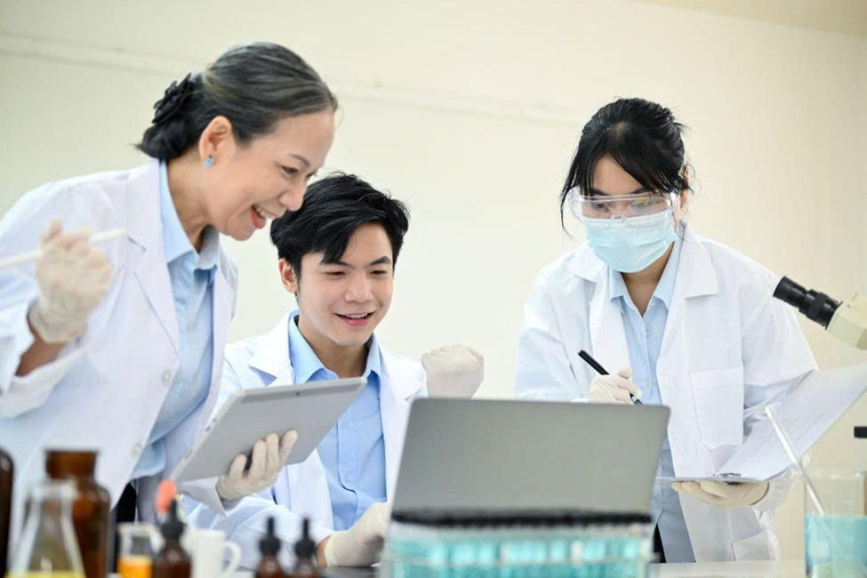 Kỹ thuật xét nghiệm – Chìa khóa của chẩn đoán y khoa chính xác
